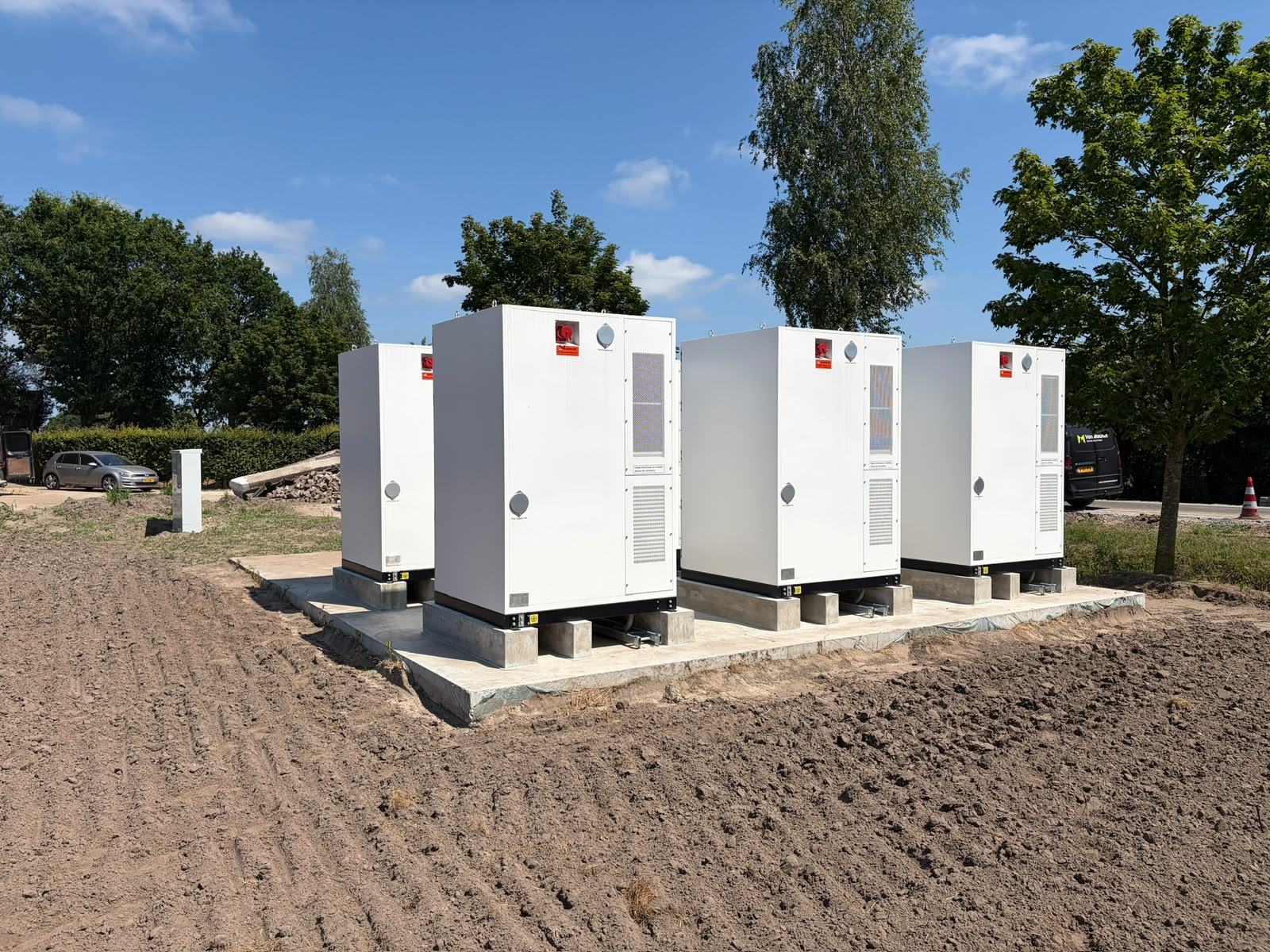 Van Maanen Solar Solutions - 8x BESS ANKLOUS 125kW/261kWh